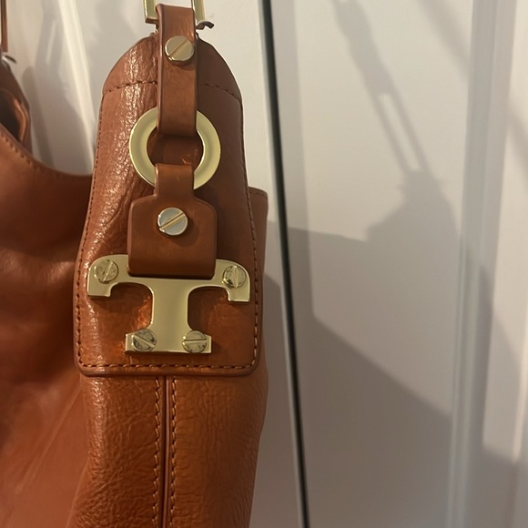 Women’s Tory Burch shoulder bag. Comes with Tory Burch dust cover. - Picture 2 of 7